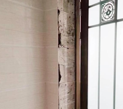 乐东瓷砖空鼓免砸砖维修公司分享吸水砖泡水时间不够或过长都会对瓷砖铺贴效果产生影响